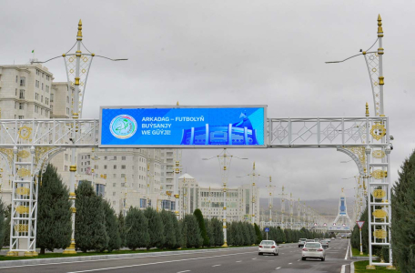 «Arkadag» bilen «Al-Nassr» toparlarynyň duşuşygynyň öňüsyrasynda Aşgabady owadan ýazgylar bezedi