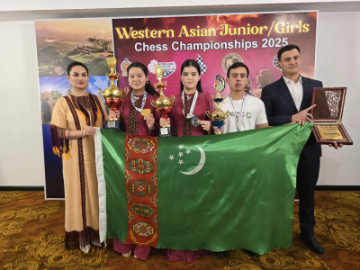 Türkmen küştçüleri Günbatar Aziýanyň çempionatynda üç medal gazandylar