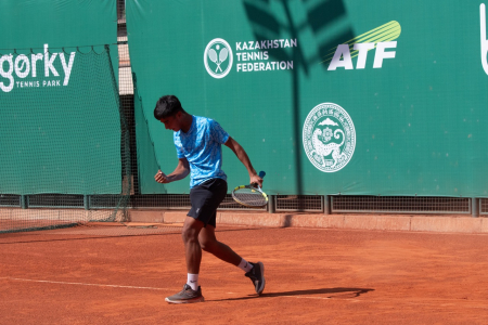 14 ýaşly Ali Geldiýew ýetginjekleriň arasyndaky «Roland-Garros» ýaryşynyň saýlama tapgyrynyň çärýek finalyna çykdy